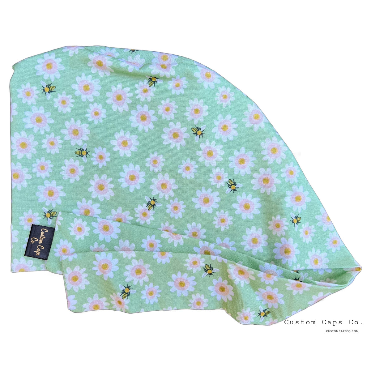 Bumble Bees and Daisies on Green | Pixie